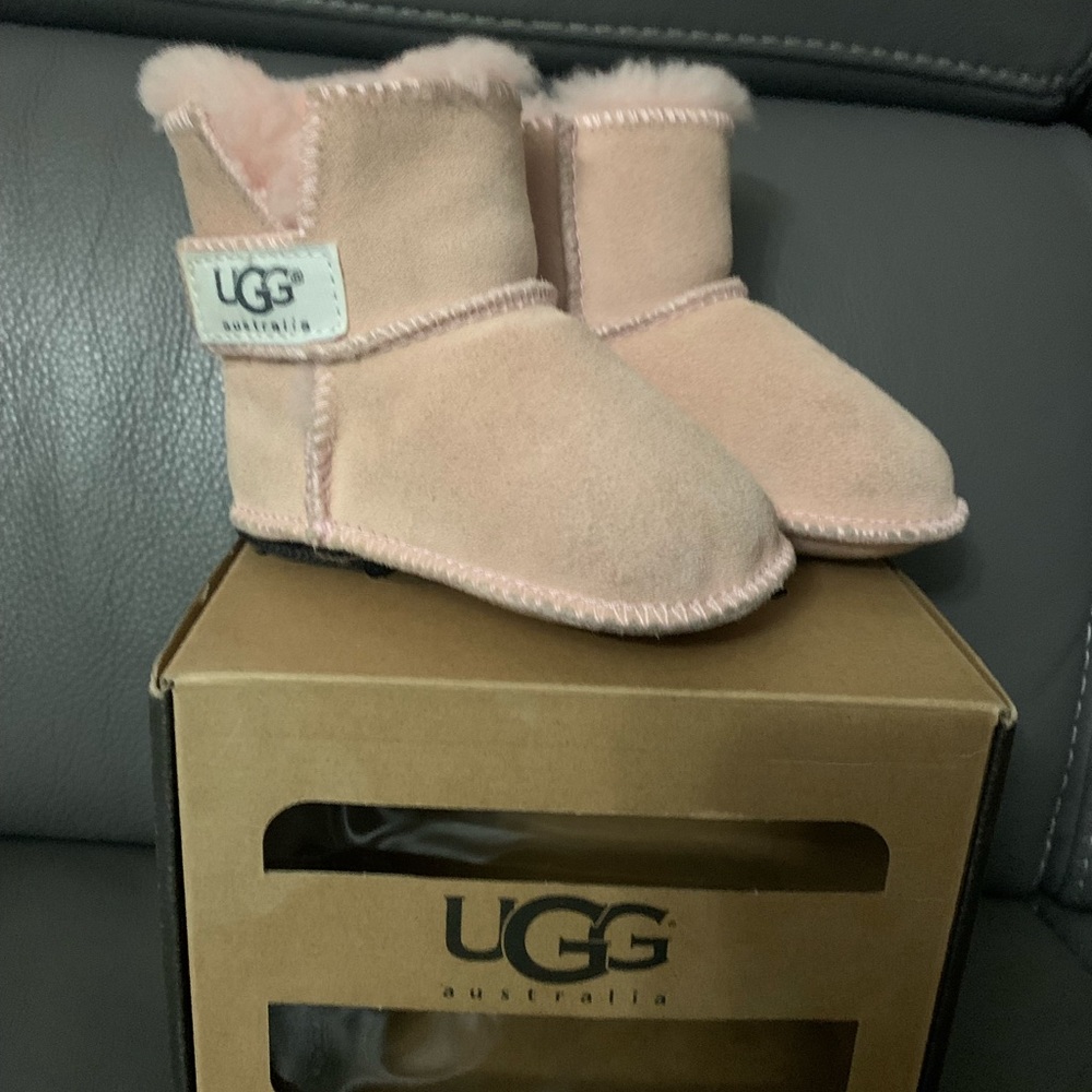 UGG kids sizes S
